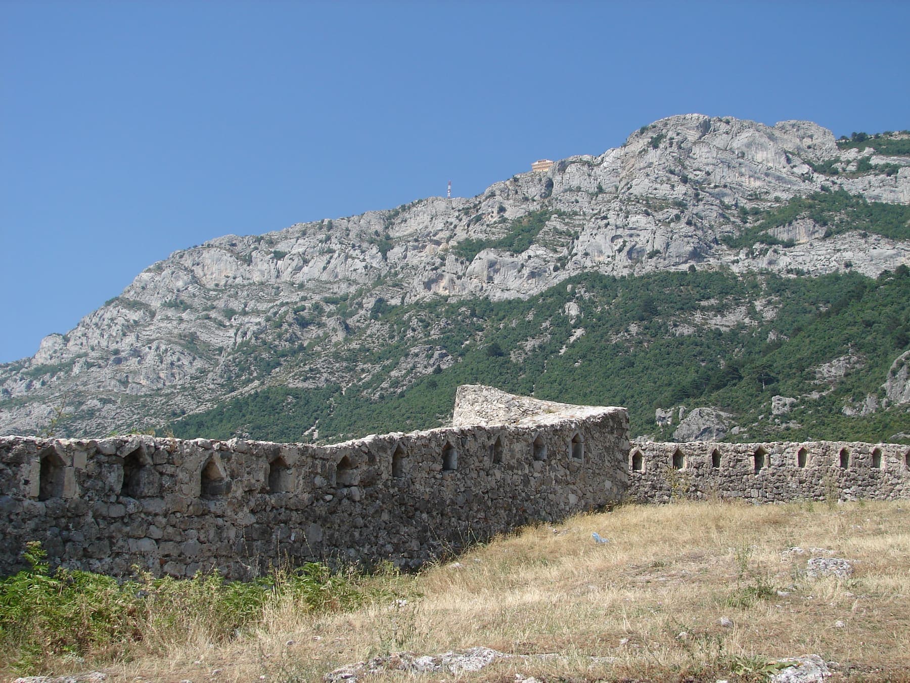 Krujë castle and bazaar on the mountainside